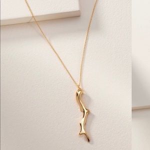 Stella & Dot Chase Coral Necklace